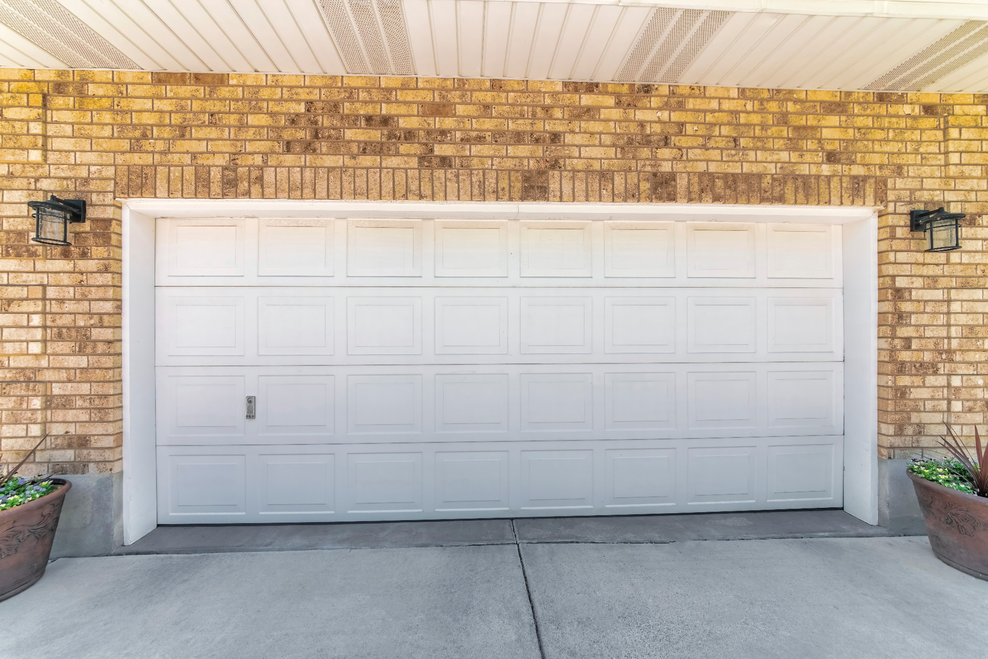 Kako so sekcijska garažna vrata poenostavila moje vsakdanje življenje